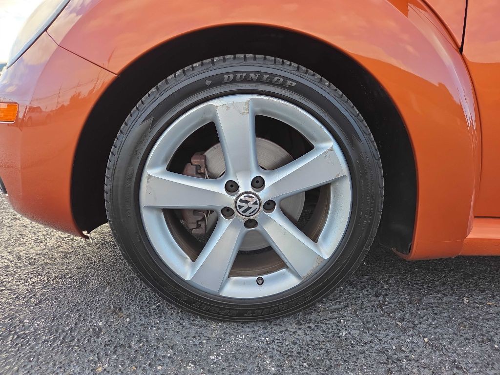 2010 Volkswagen Beetle Image 28