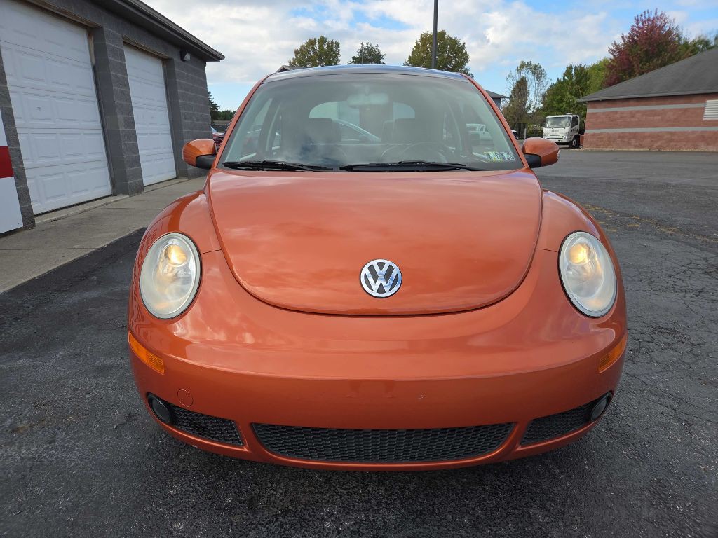 2010 Volkswagen Beetle Image 3