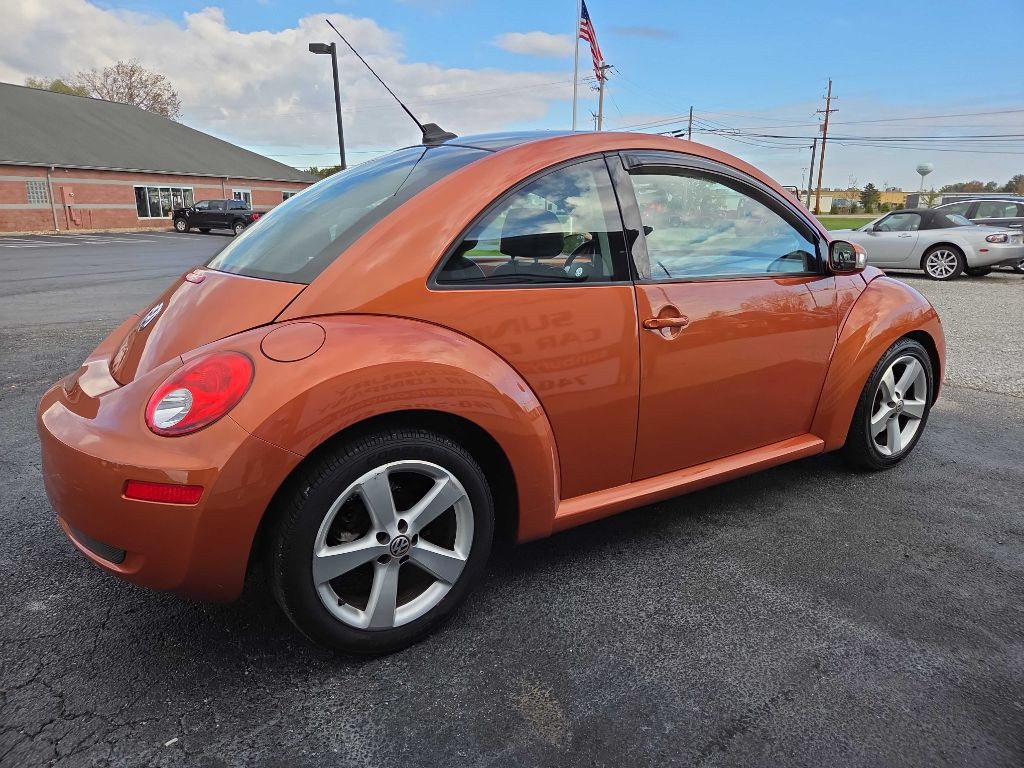 2010 Volkswagen Beetle Image 5