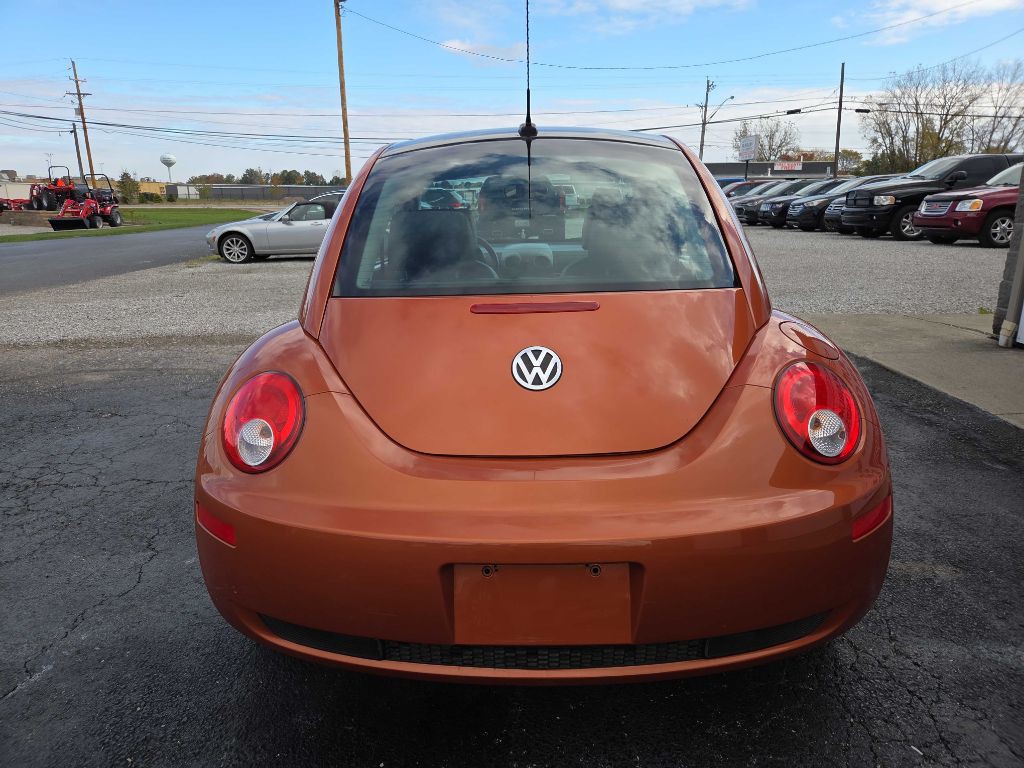 2010 Volkswagen Beetle Image 6