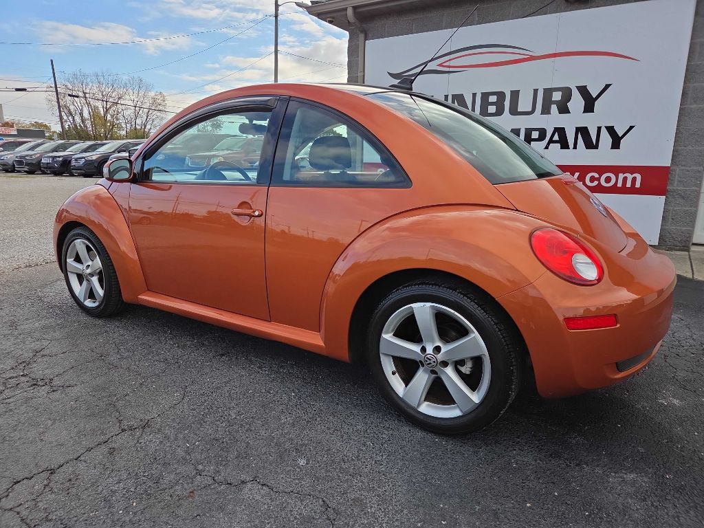 2010 Volkswagen Beetle Image 7