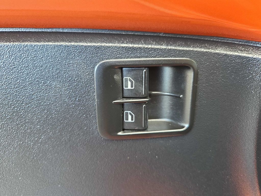 2010 Volkswagen Beetle Image 14