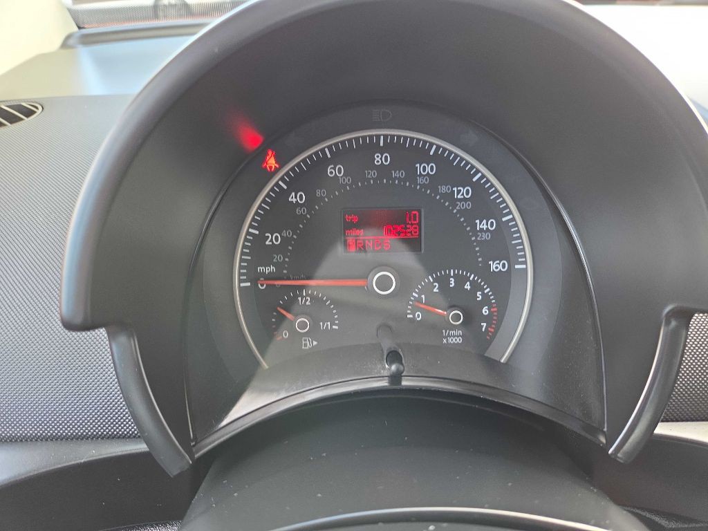 2010 Volkswagen Beetle Image 19