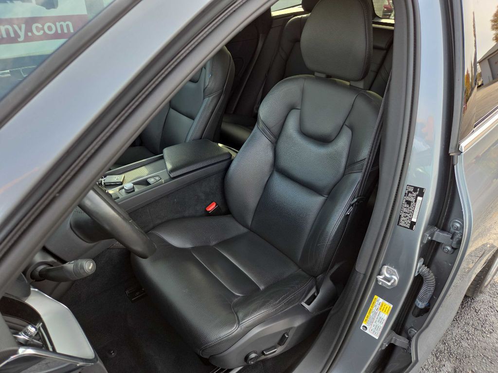 2018 Volvo XC60 Image 8