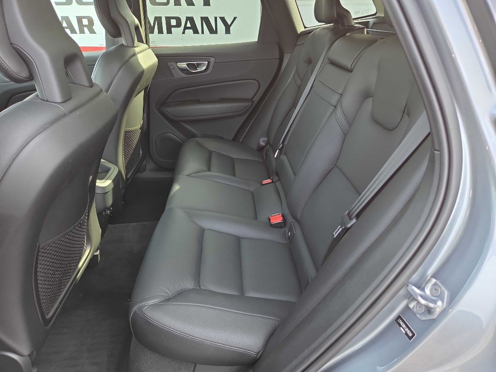 2018 Volvo XC60 Image 9