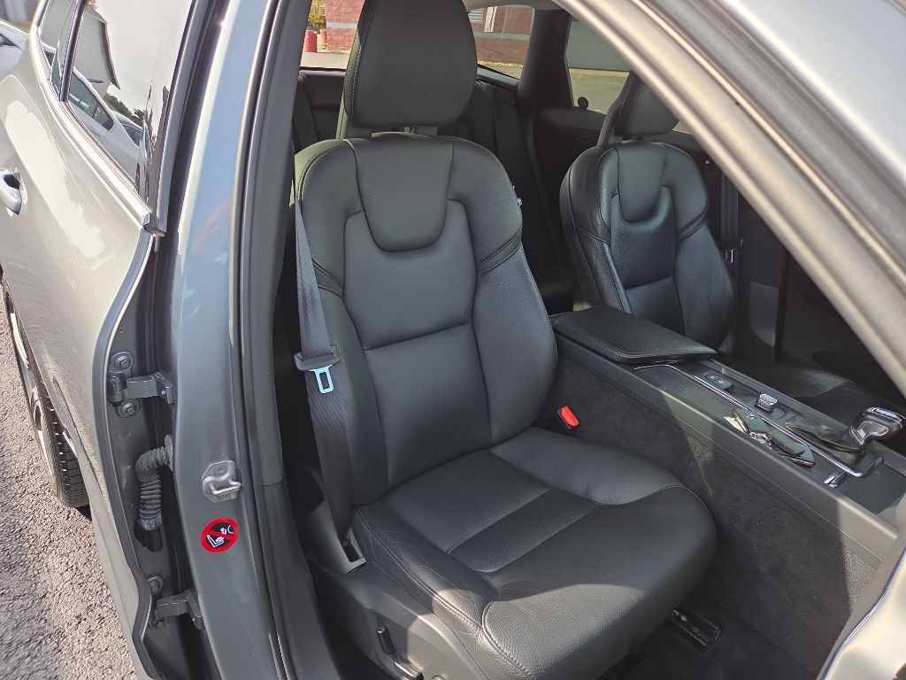 2018 Volvo XC60 Image 10