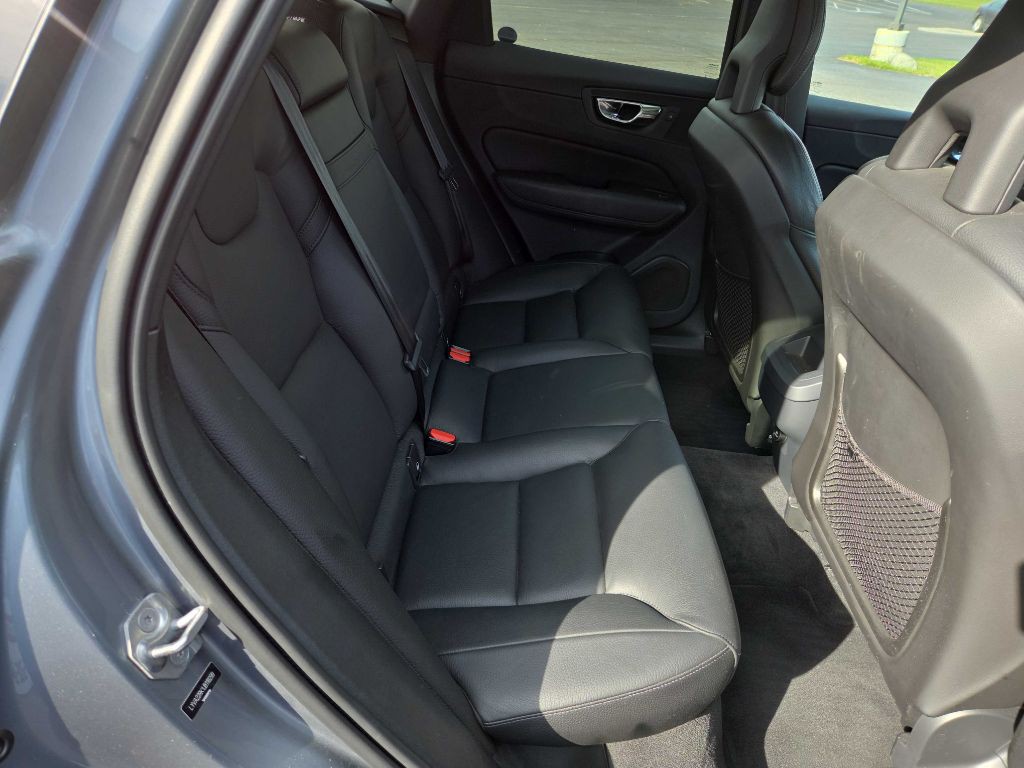 2018 Volvo XC60 Image 11