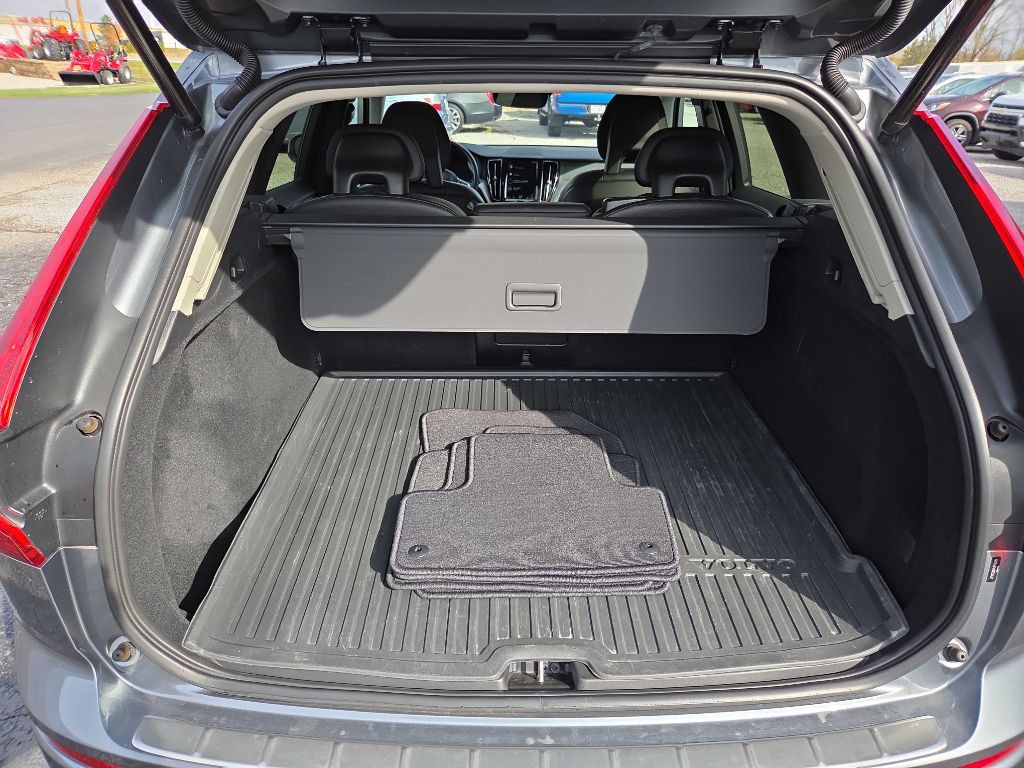 2018 Volvo XC60 Image 12