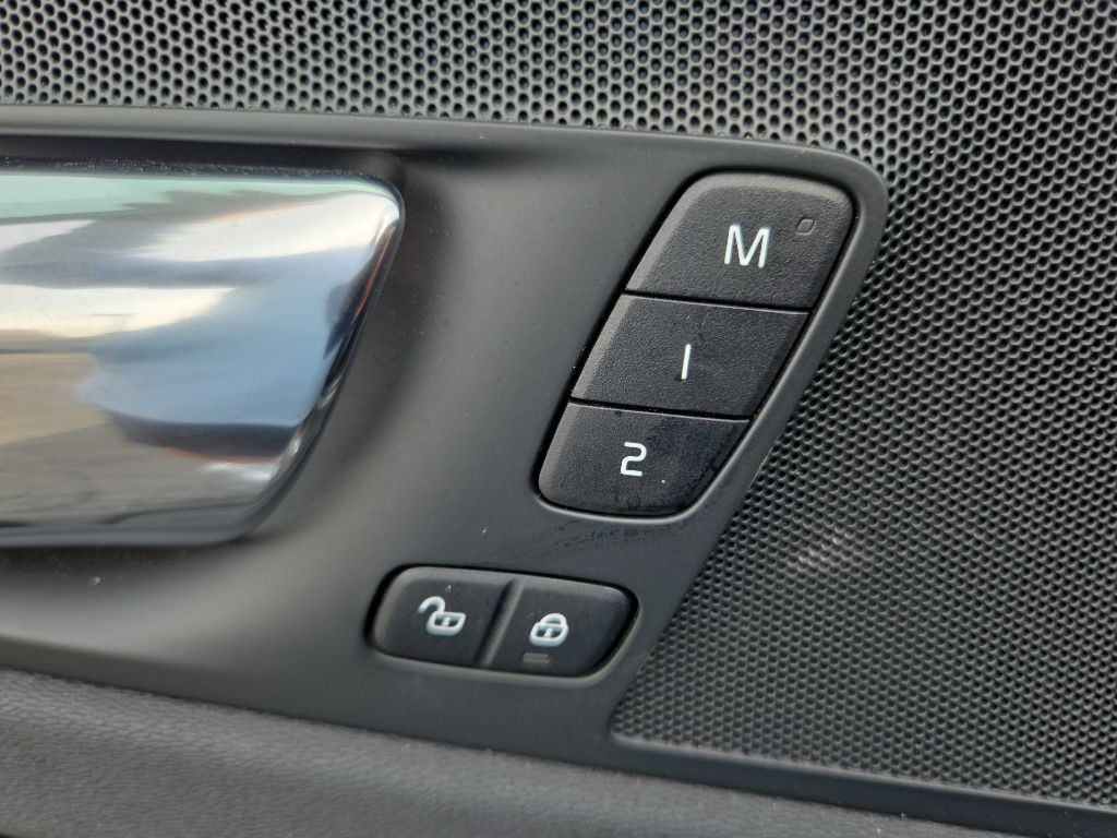 2018 Volvo XC60 Image 13