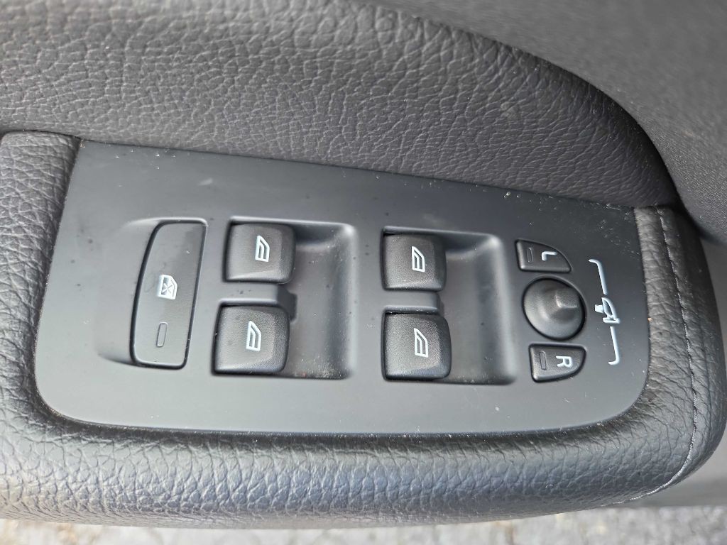 2018 Volvo XC60 Image 14