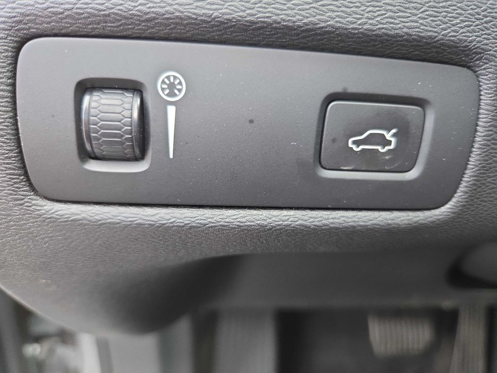 2018 Volvo XC60 Image 16