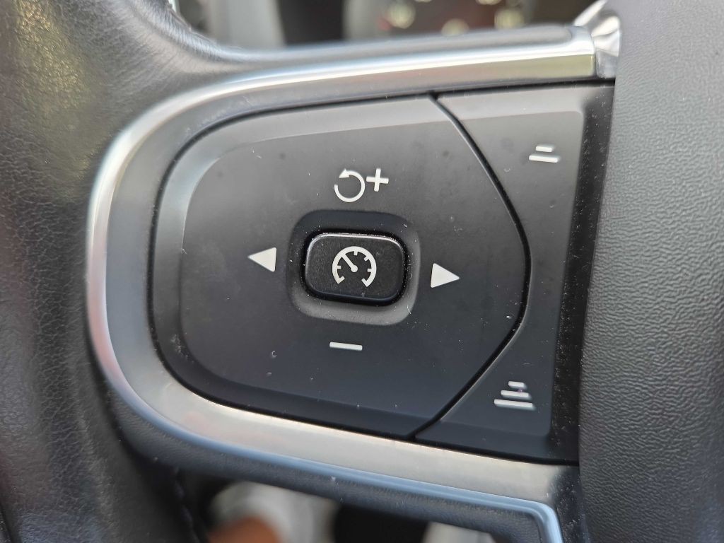 2018 Volvo XC60 Image 17