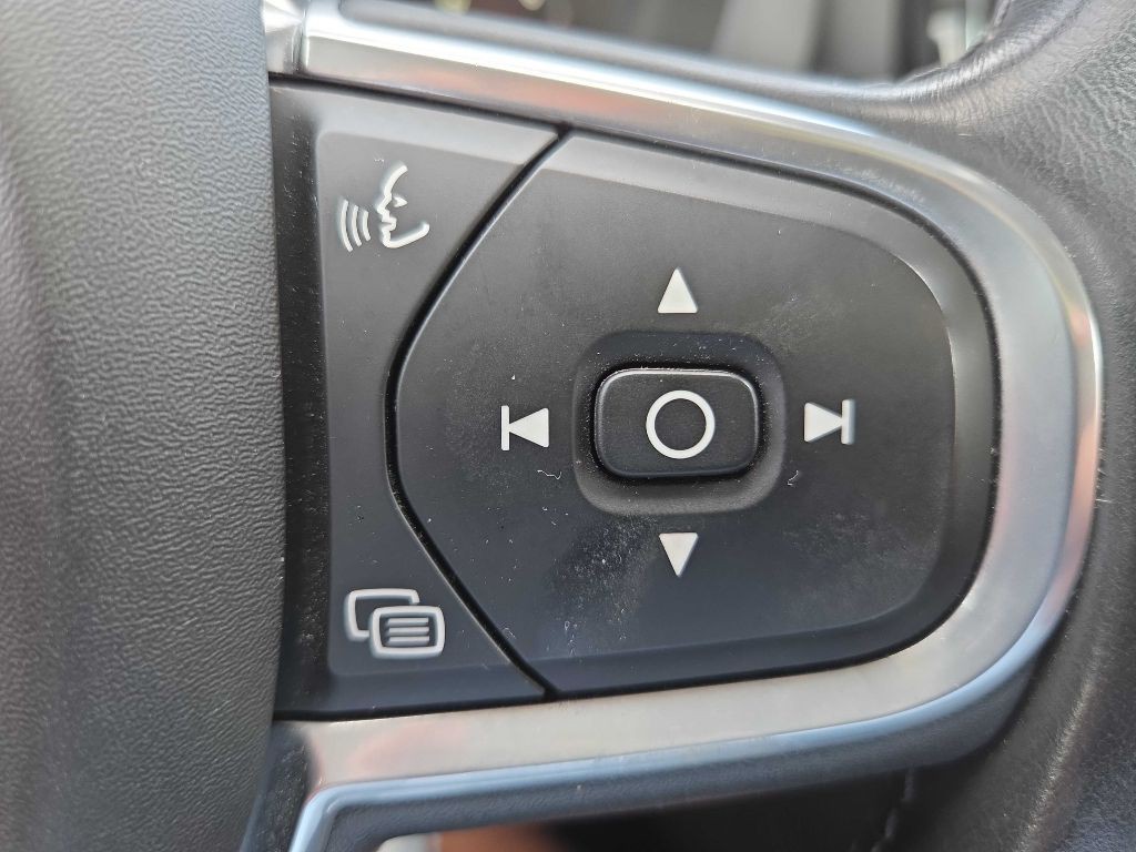 2018 Volvo XC60 Image 18