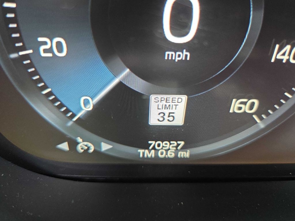 2018 Volvo XC60 Image 19