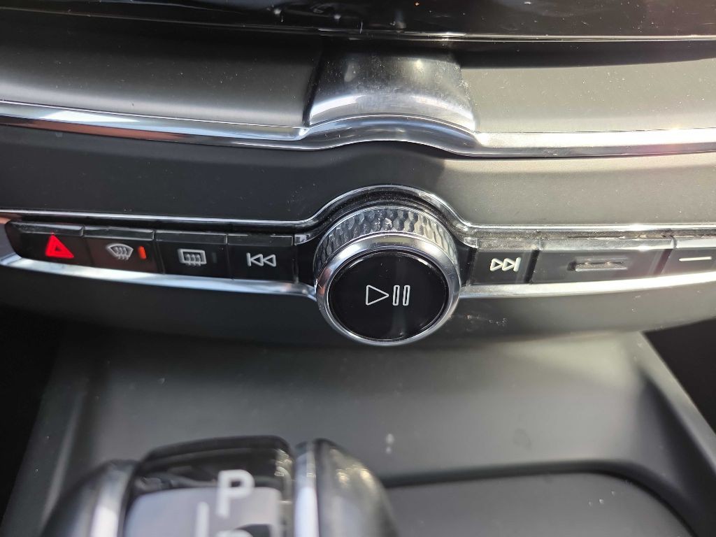 2018 Volvo XC60 Image 25