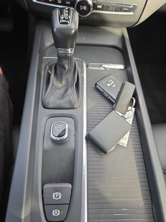 2018 Volvo XC60 Image 28