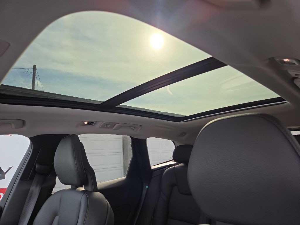 2018 Volvo XC60 Image 30