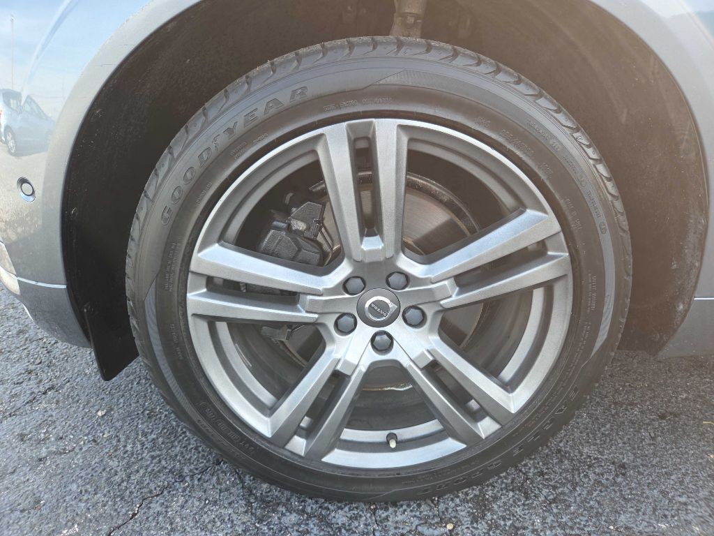 2018 Volvo XC60 Image 32