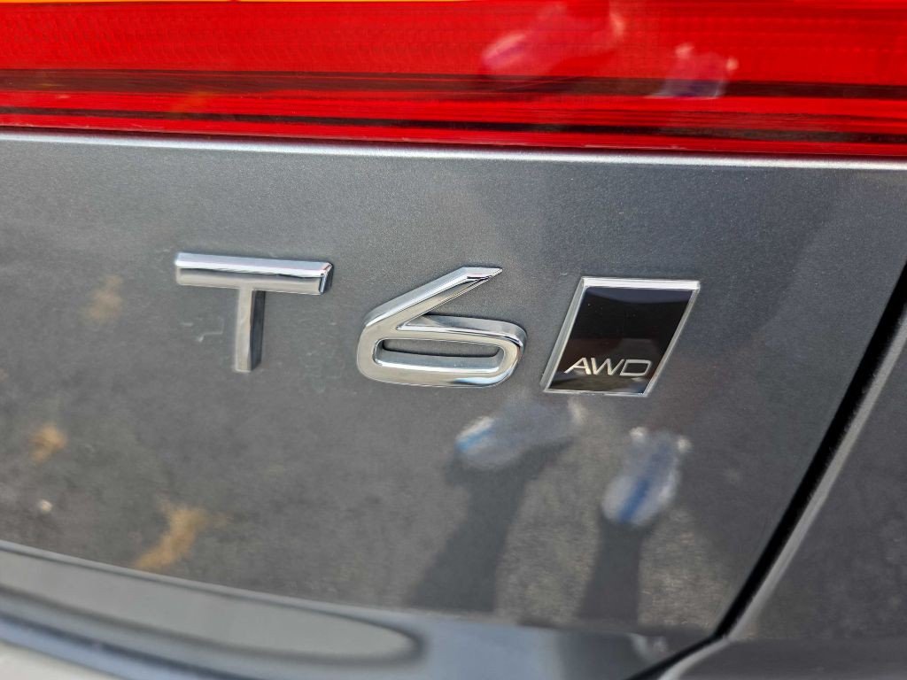 2018 Volvo XC60 Image 37