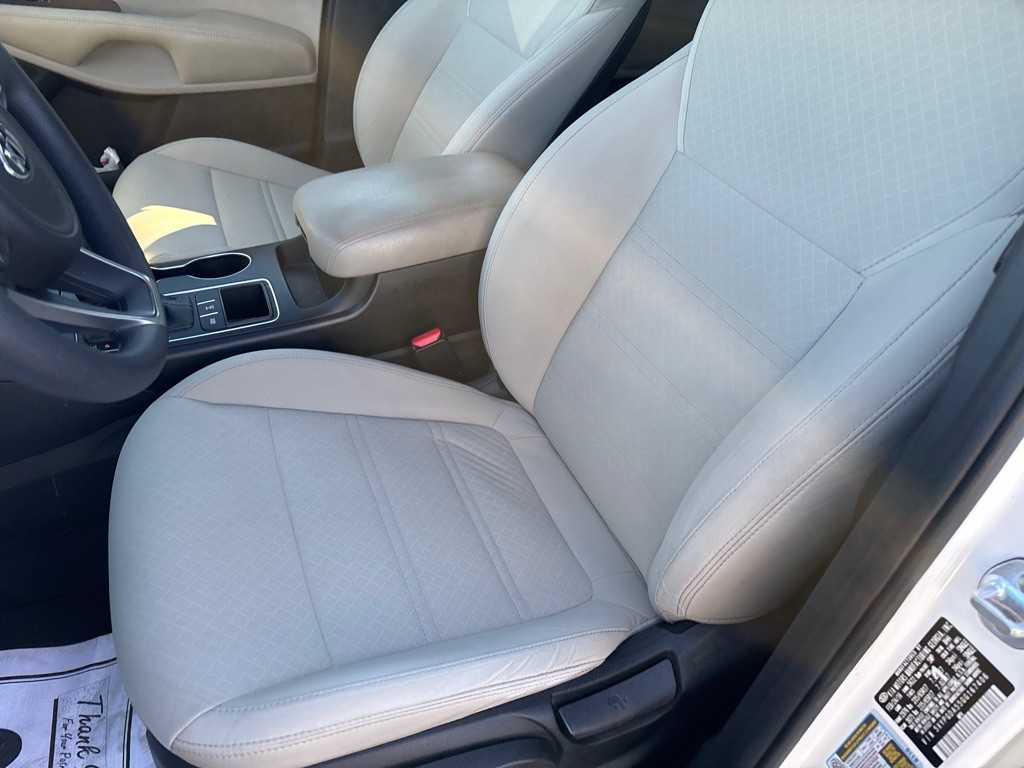 2016 Kia Sorento Image 8