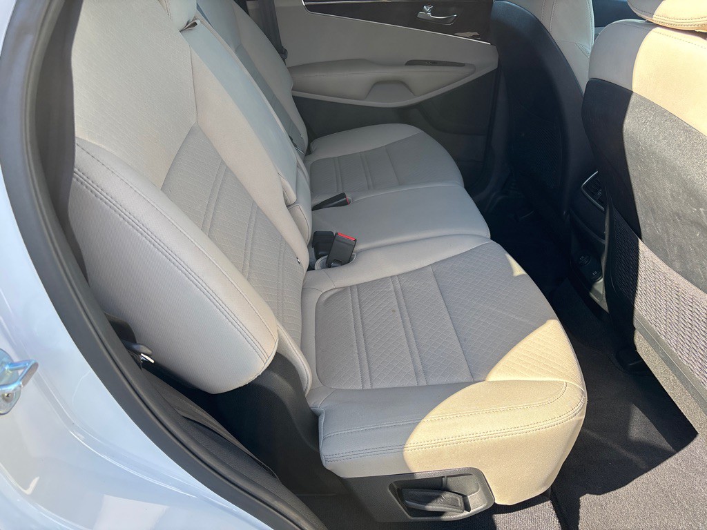 2016 Kia Sorento Image 11