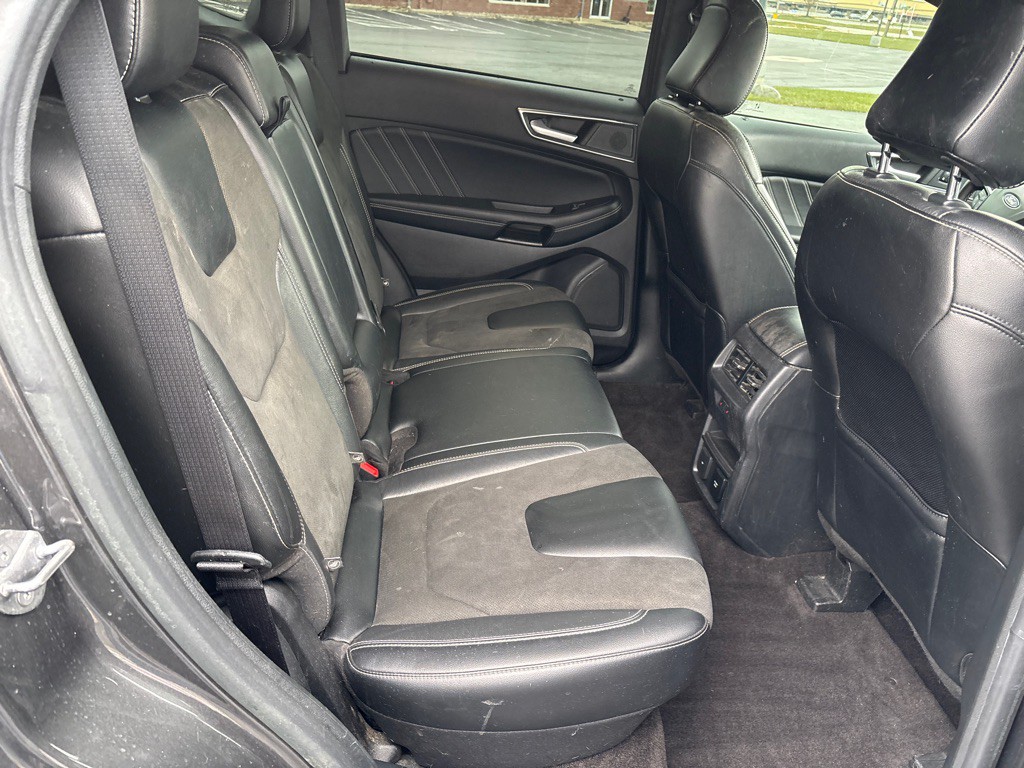 2020 Ford Edge Image 11