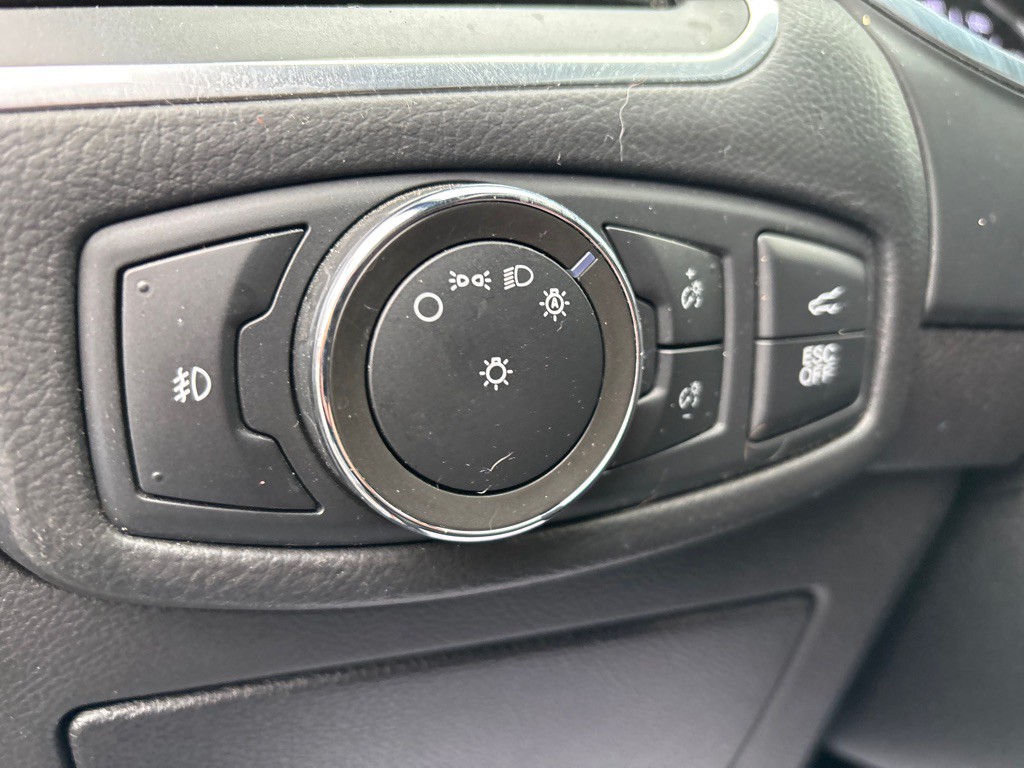 2020 Ford Edge Image 16