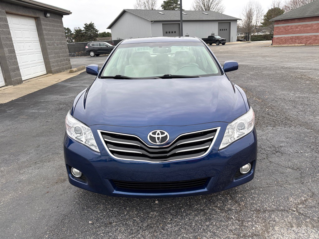 2011 Toyota Camry Image 3