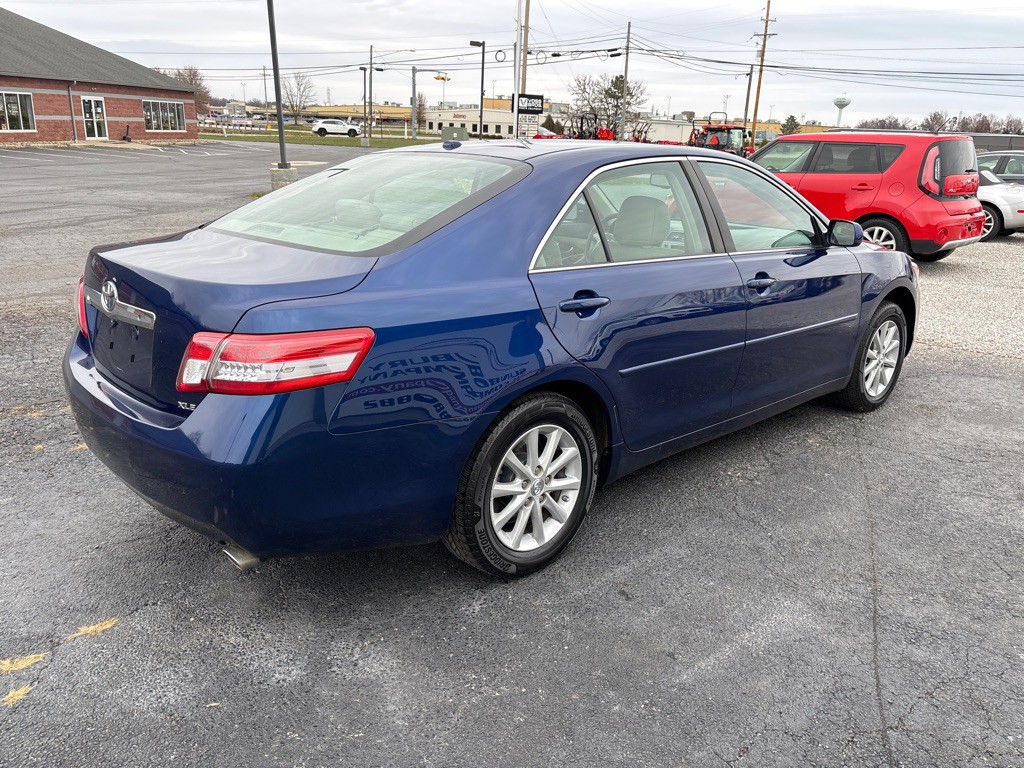 2011 Toyota Camry Image 5
