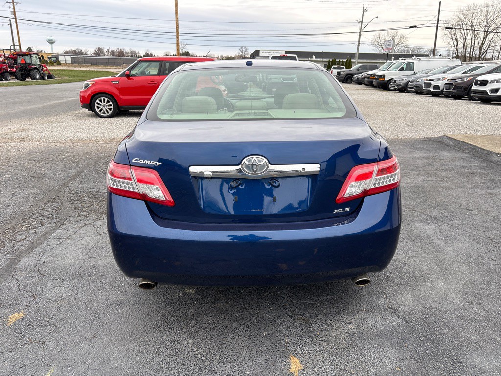 2011 Toyota Camry Image 6