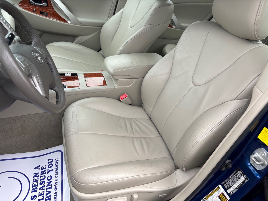 2011 Toyota Camry Image 8