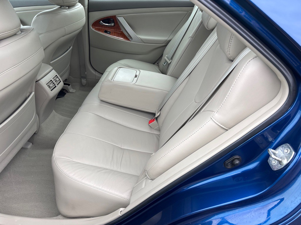 2011 Toyota Camry Image 9