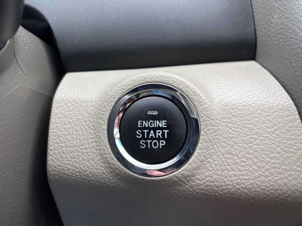 2011 Toyota Camry Image 17