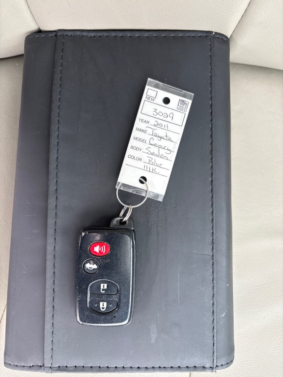 2011 Toyota Camry Image 32