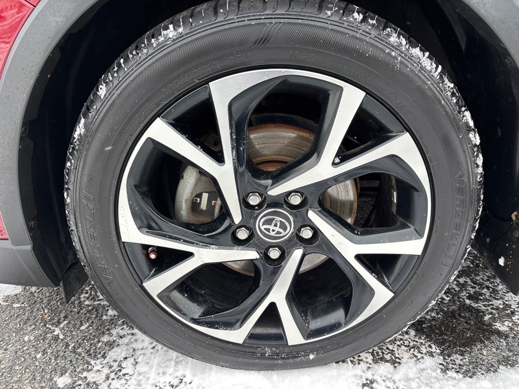 2019 Toyota C-HR Image 26