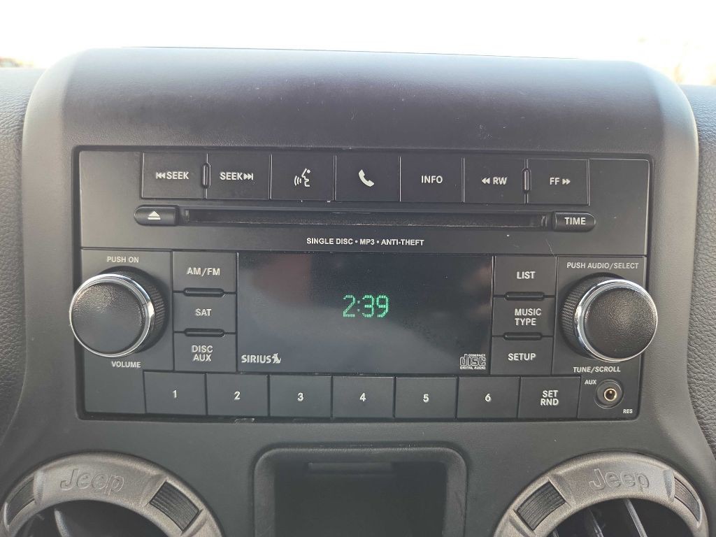 2015 Jeep Wrangler Image 16