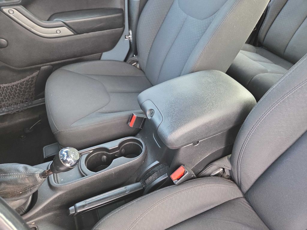 2015 Jeep Wrangler Image 20