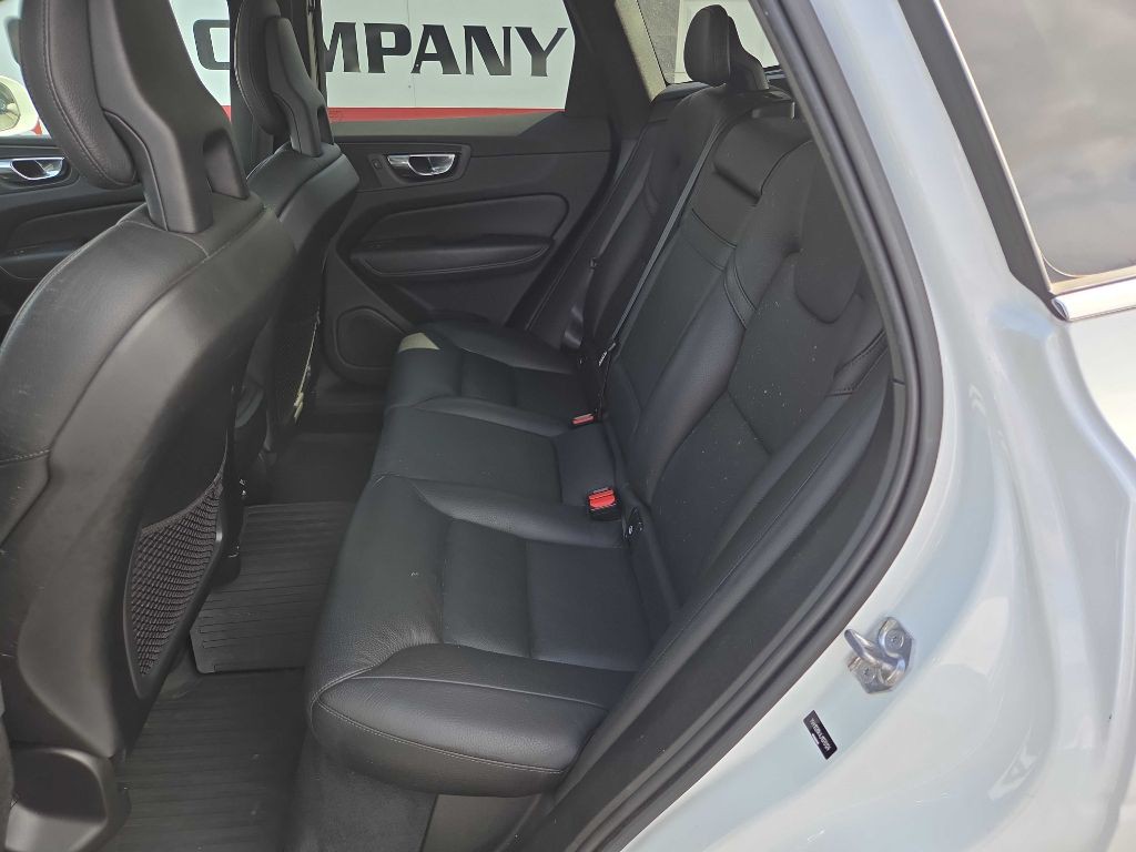 2018 Volvo XC60 Image 9