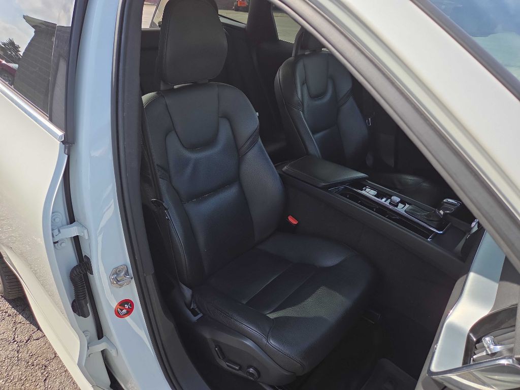 2018 Volvo XC60 Image 10