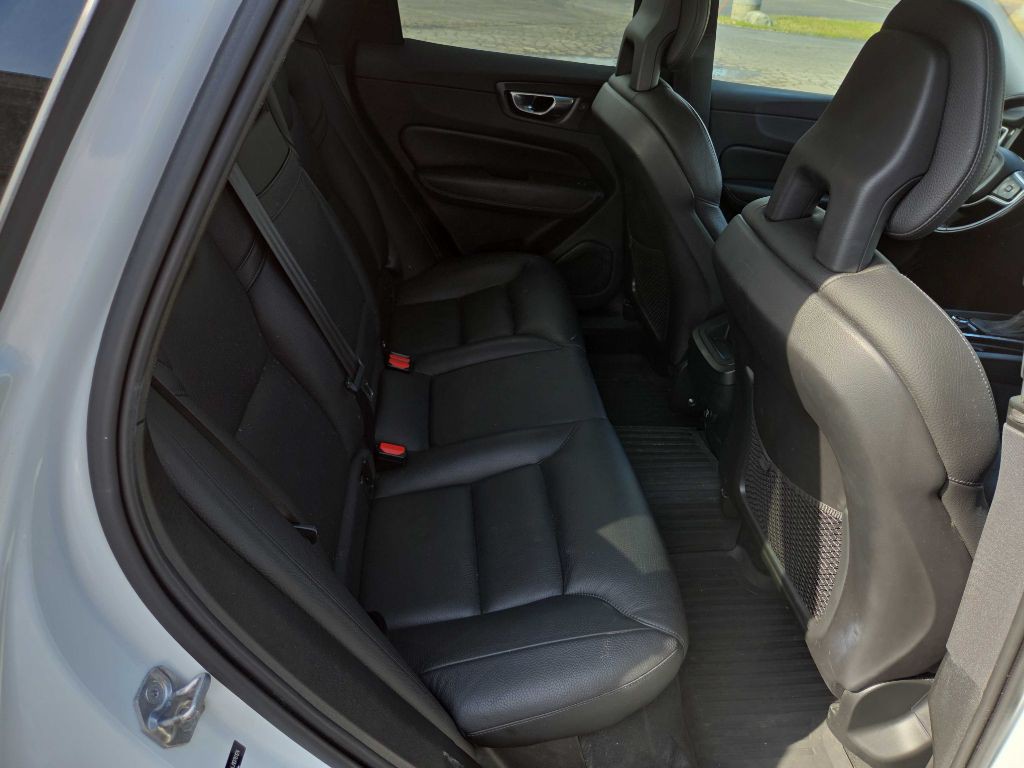 2018 Volvo XC60 Image 11