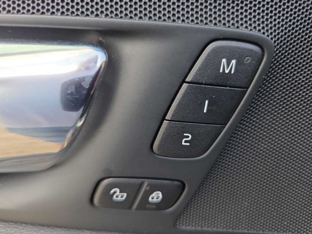 2018 Volvo XC60 Image 14