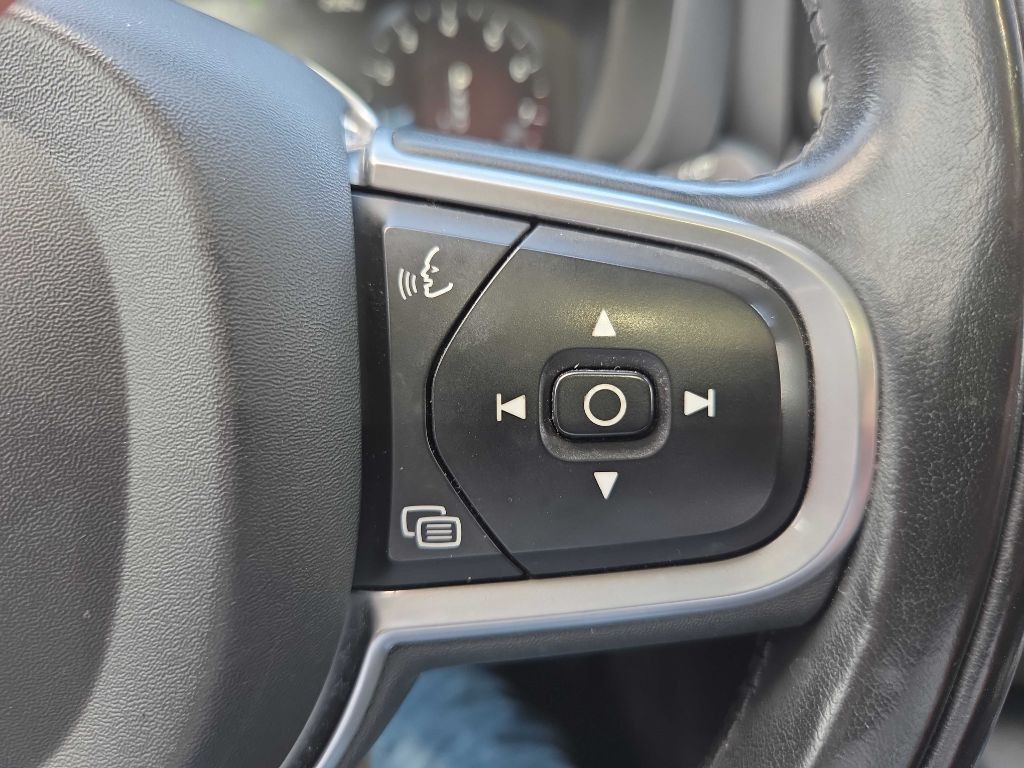 2018 Volvo XC60 Image 20