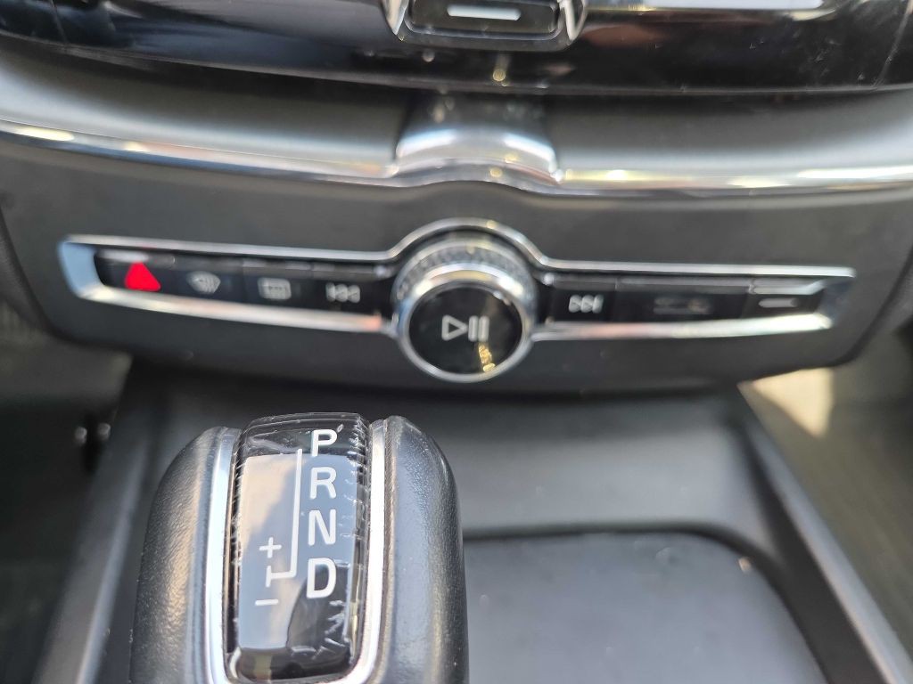 2018 Volvo XC60 Image 27