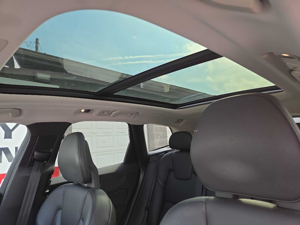 2018 Volvo XC60 Image 30