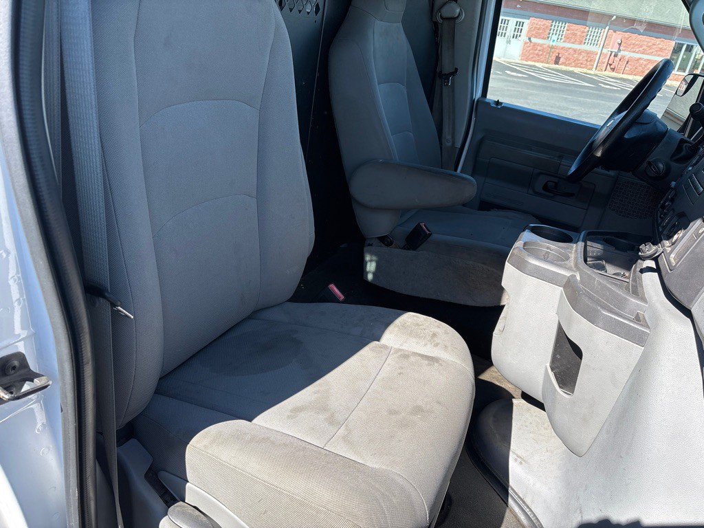 2012 Ford Econoline Image 9