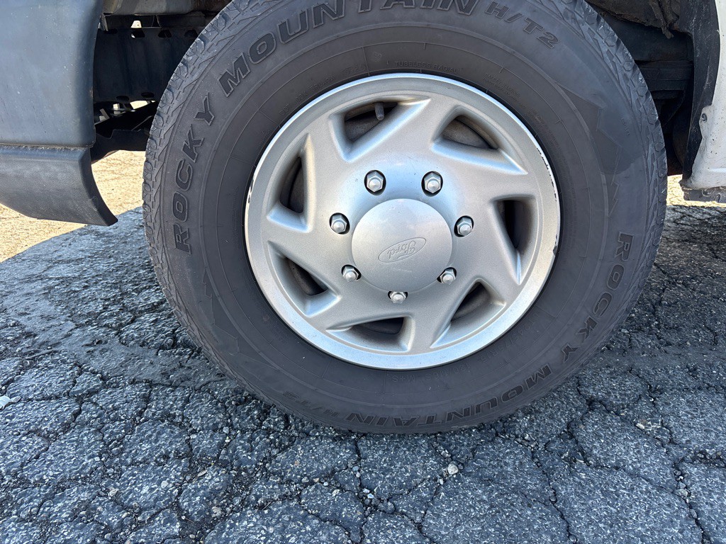 2012 Ford Econoline Image 23