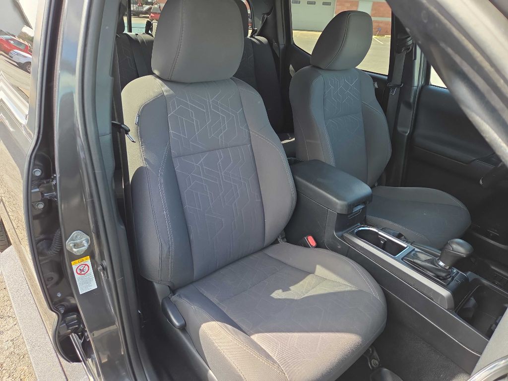 2018 Toyota Tacoma Image 10