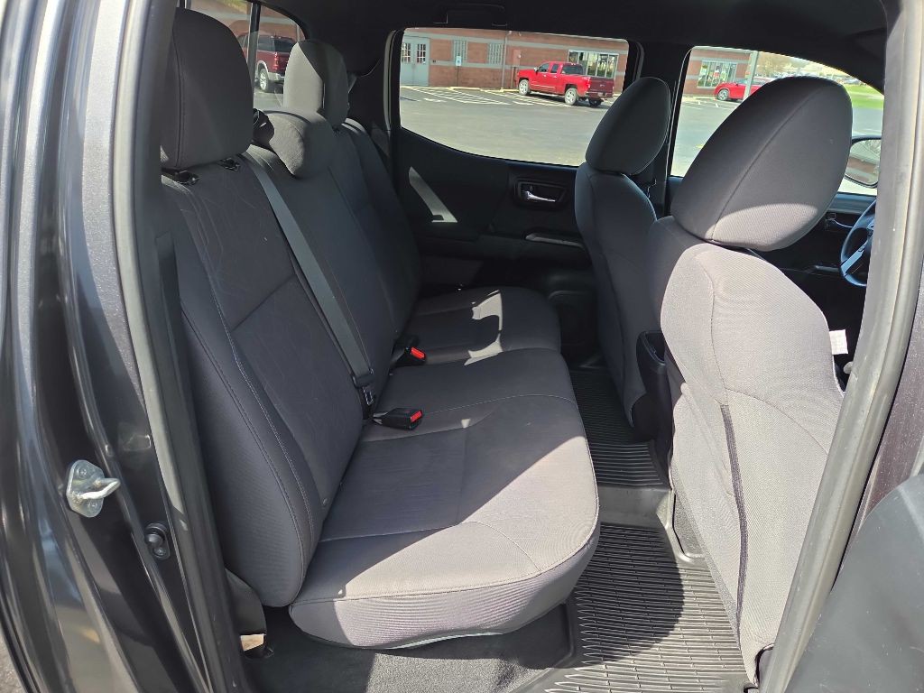 2018 Toyota Tacoma Image 11