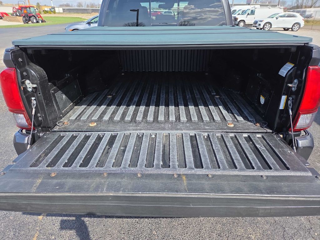 2018 Toyota Tacoma Image 12