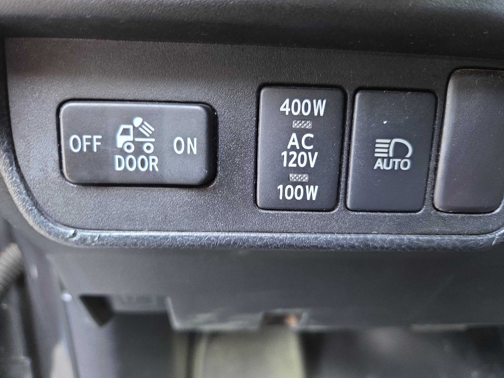 2018 Toyota Tacoma Image 16